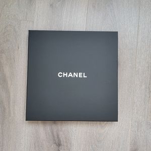 Chanel box square